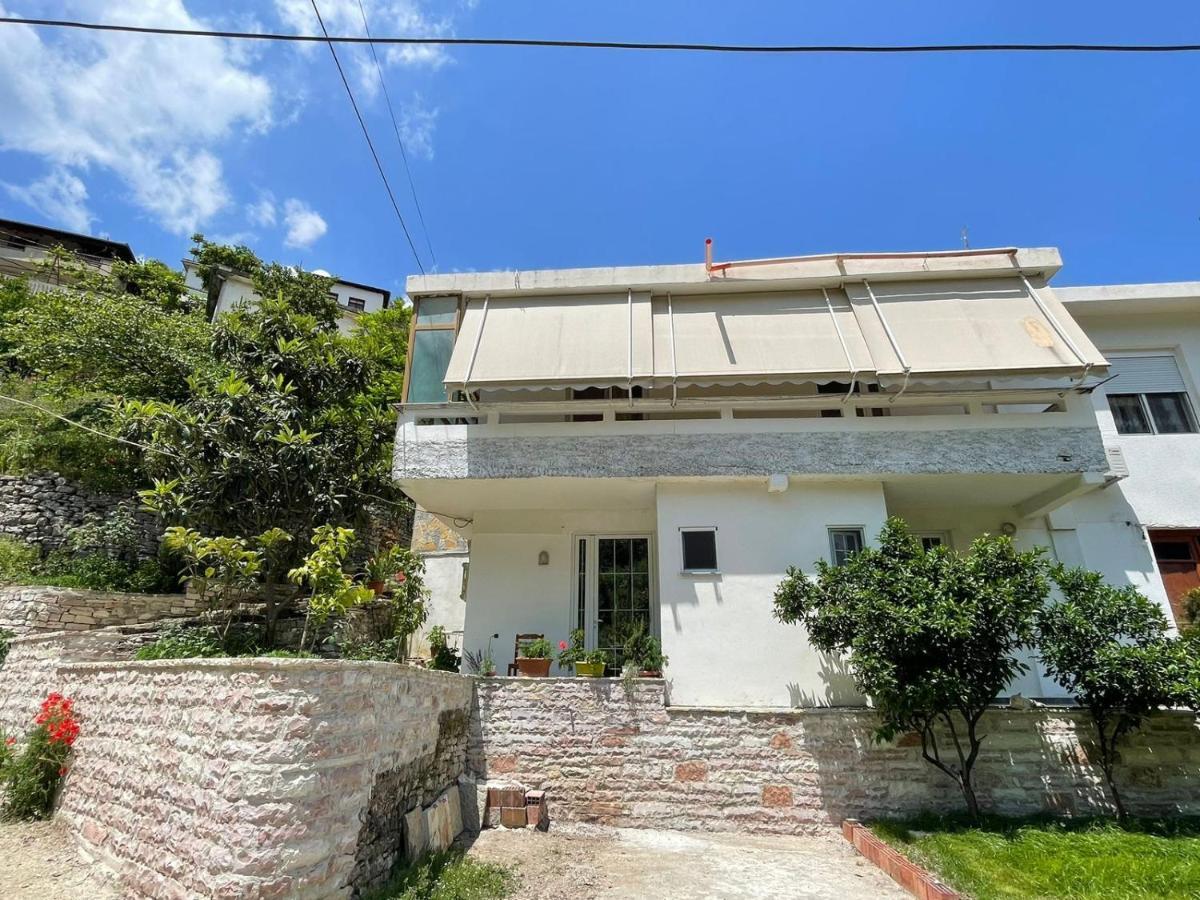 Latifi Guesthouse Gjirokaster Exterior photo