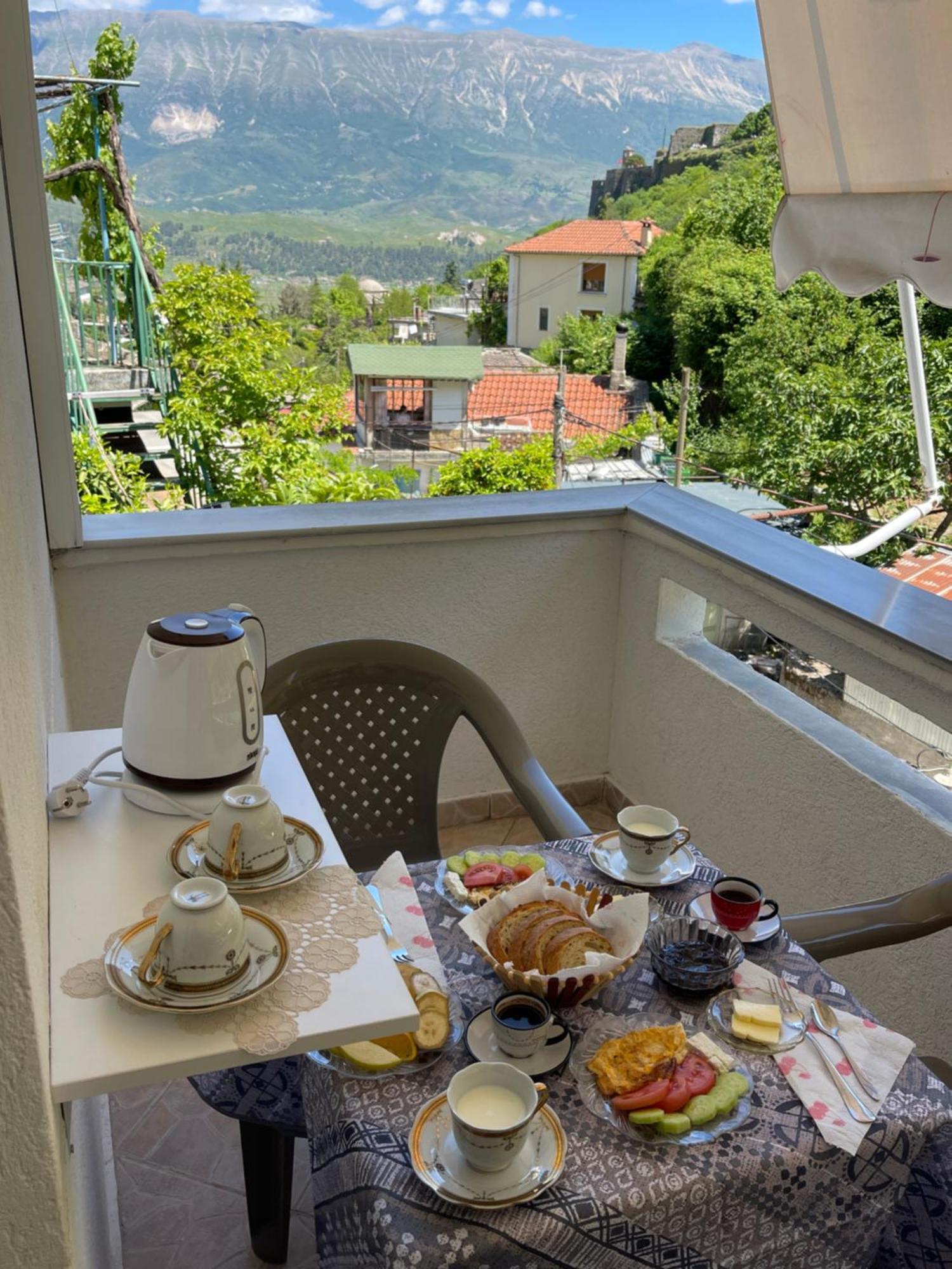 Latifi Guesthouse Gjirokaster Exterior photo